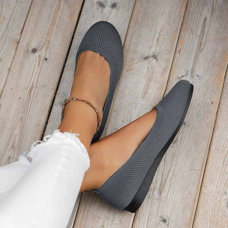 LOW HEEL FLAT SHOES | MODERN SLIP-ON SILHOUETTE