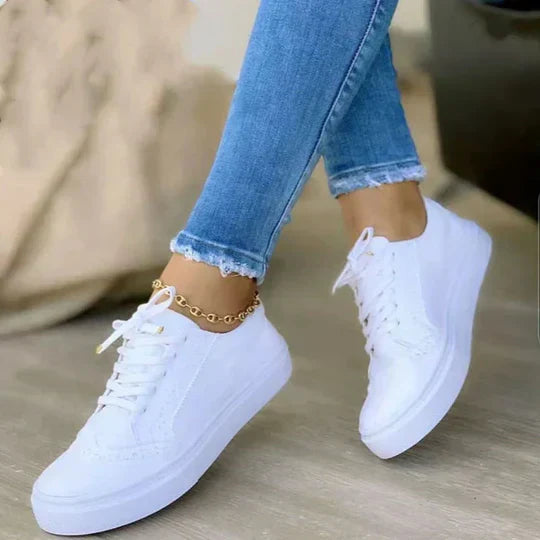 WOMEN’S LACE-UP SHOES | COMFORTABLE PLATFORM DESIGN