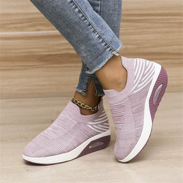 WOMEN’S WALKING SNEAKERS | COMFORTABLE SLIP-ON PLATFORM FIT