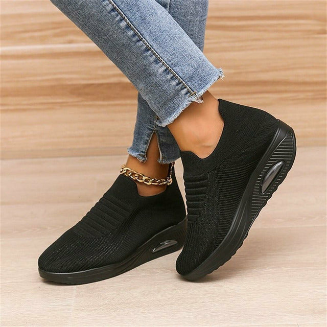 WOMEN’S WALKING SNEAKERS | COMFORTABLE SLIP-ON PLATFORM FIT